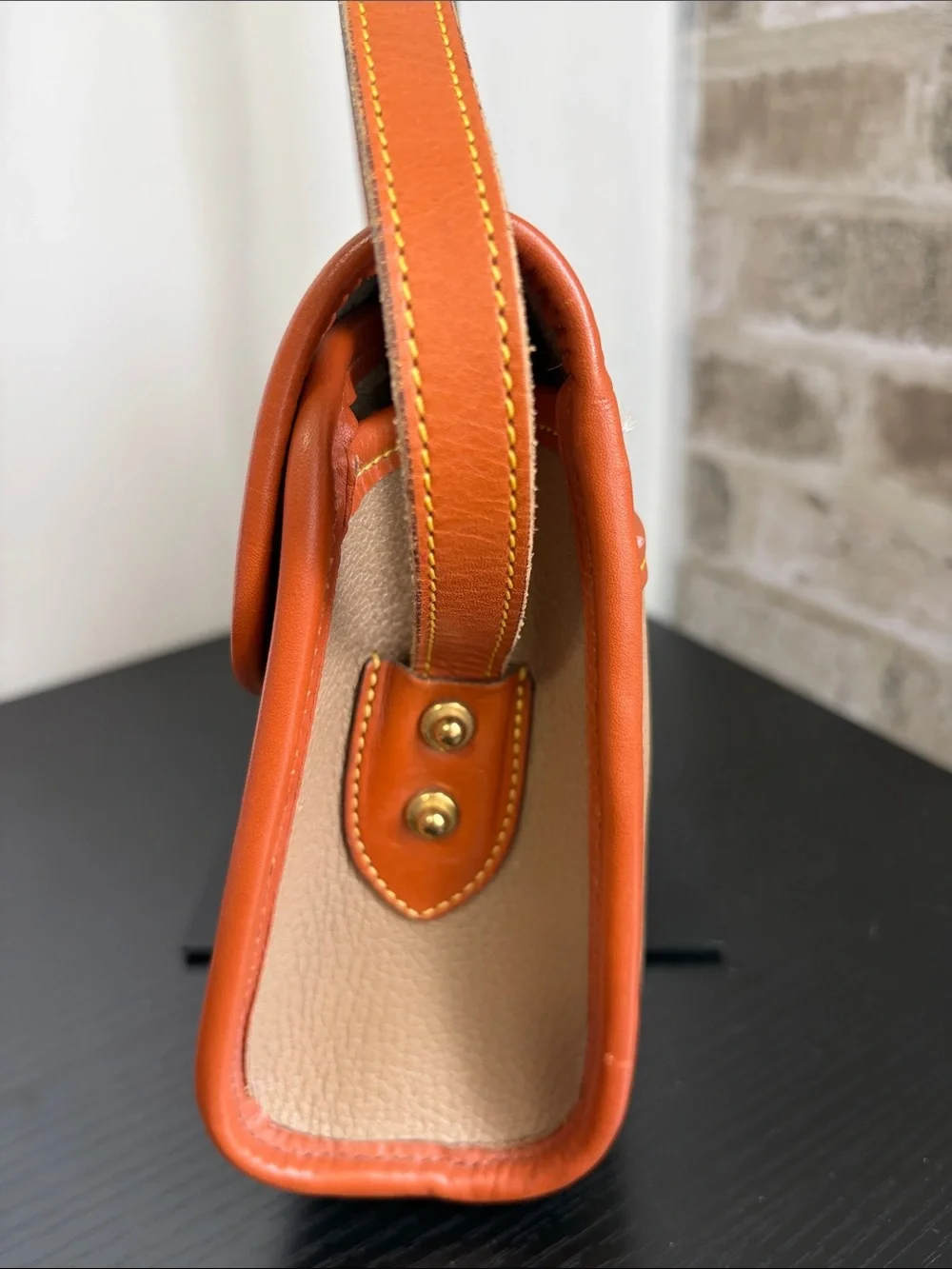 Dooney & Bourke Classic Tan Crossbody Shoulder Bag - Brown & Tan COA